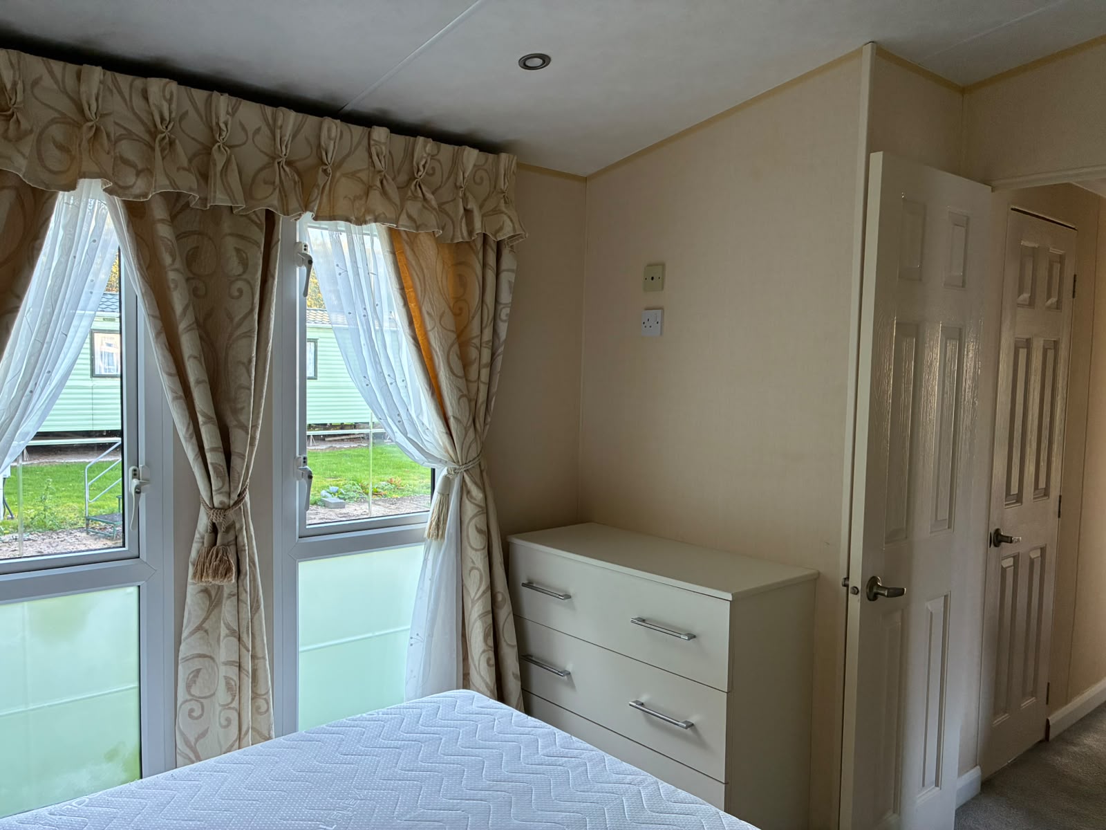 BK Bluebird Senator: Static Caravans for Sale on Holiday Parks, Alwinton, Northumberland Large Image 4