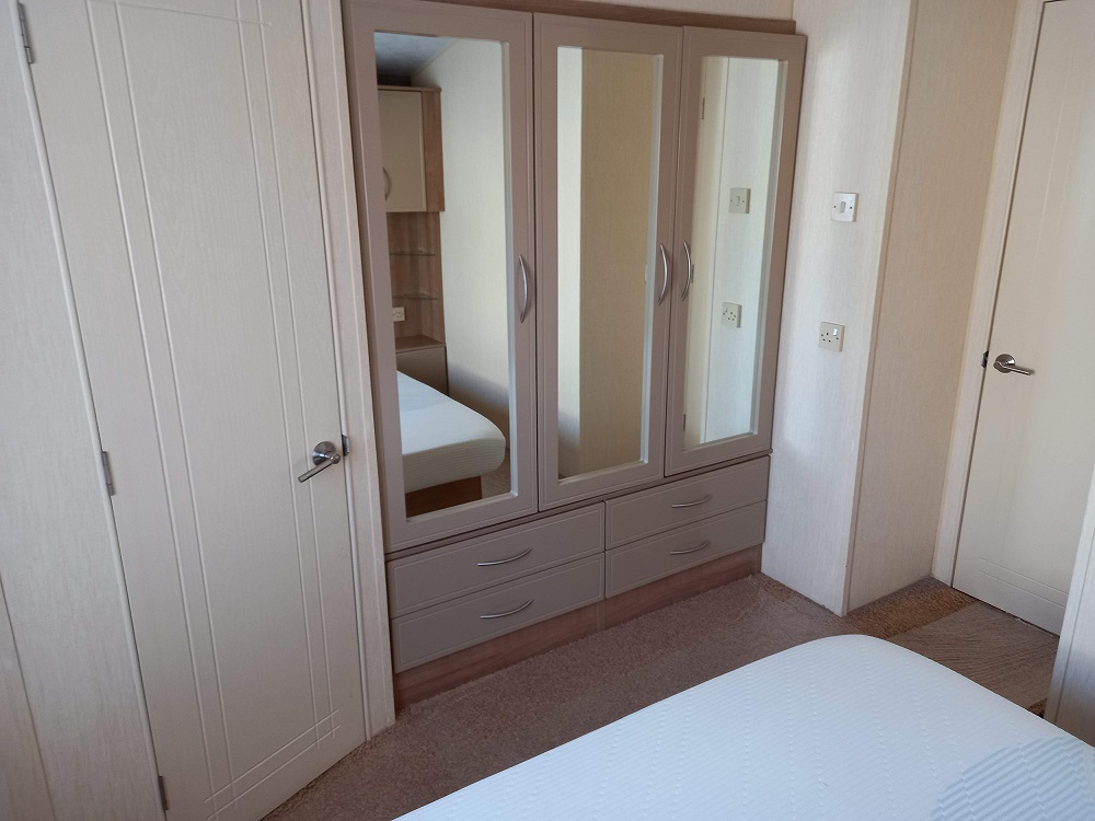 2011 Willerby Granada | Ideal Caravans Adderstone Large Image 5