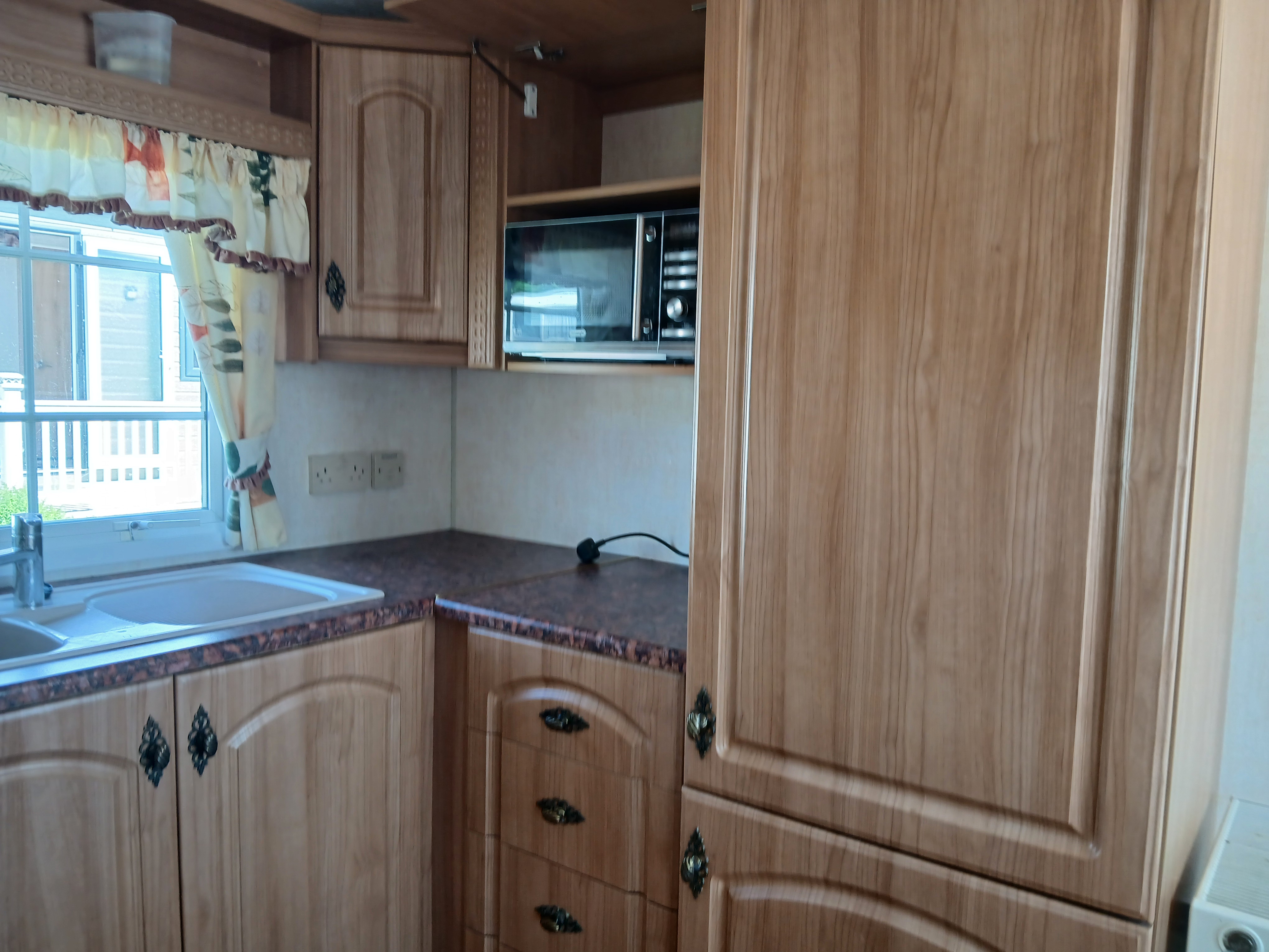 Pre-Owned Willerby Granada 2003 | Adderstone Park Large Image 2