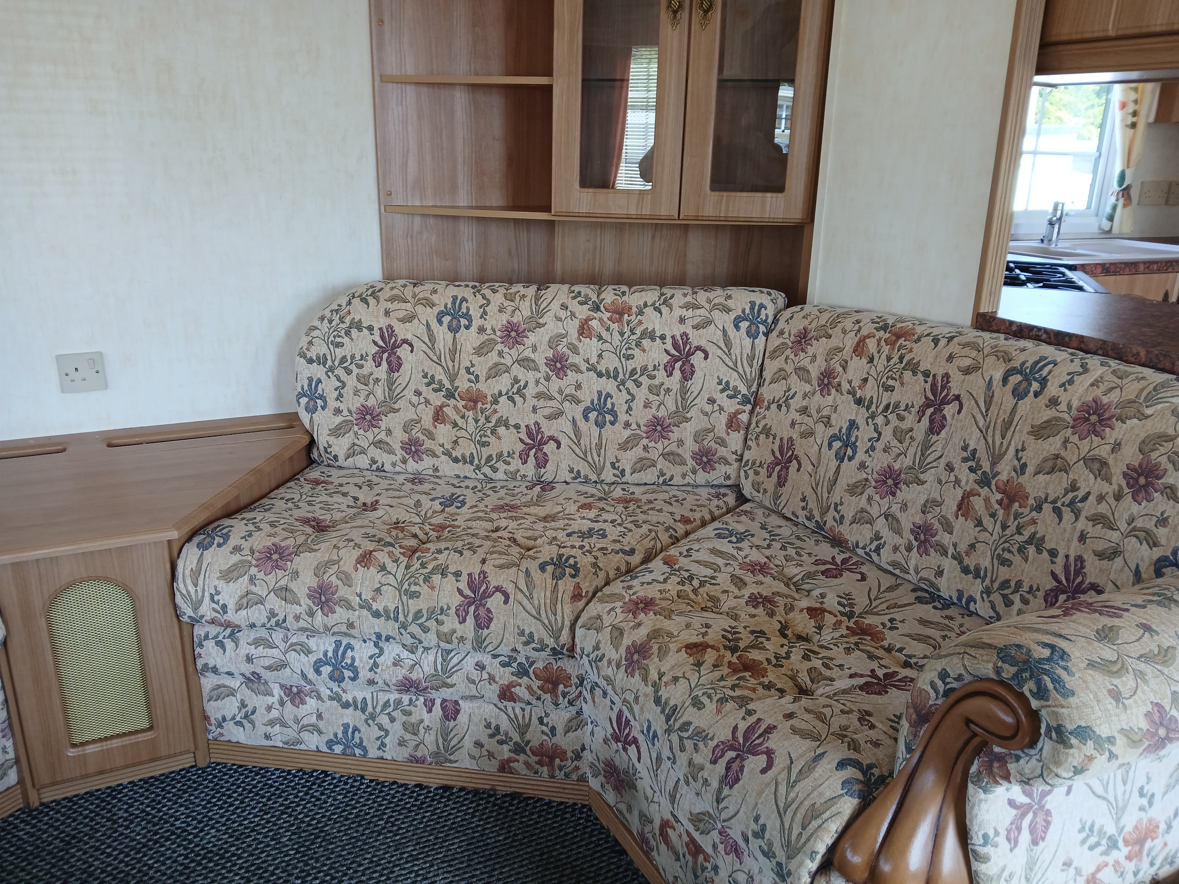 Pre-Owned Willerby Granada 2003 | Adderstone Park Large Image 3