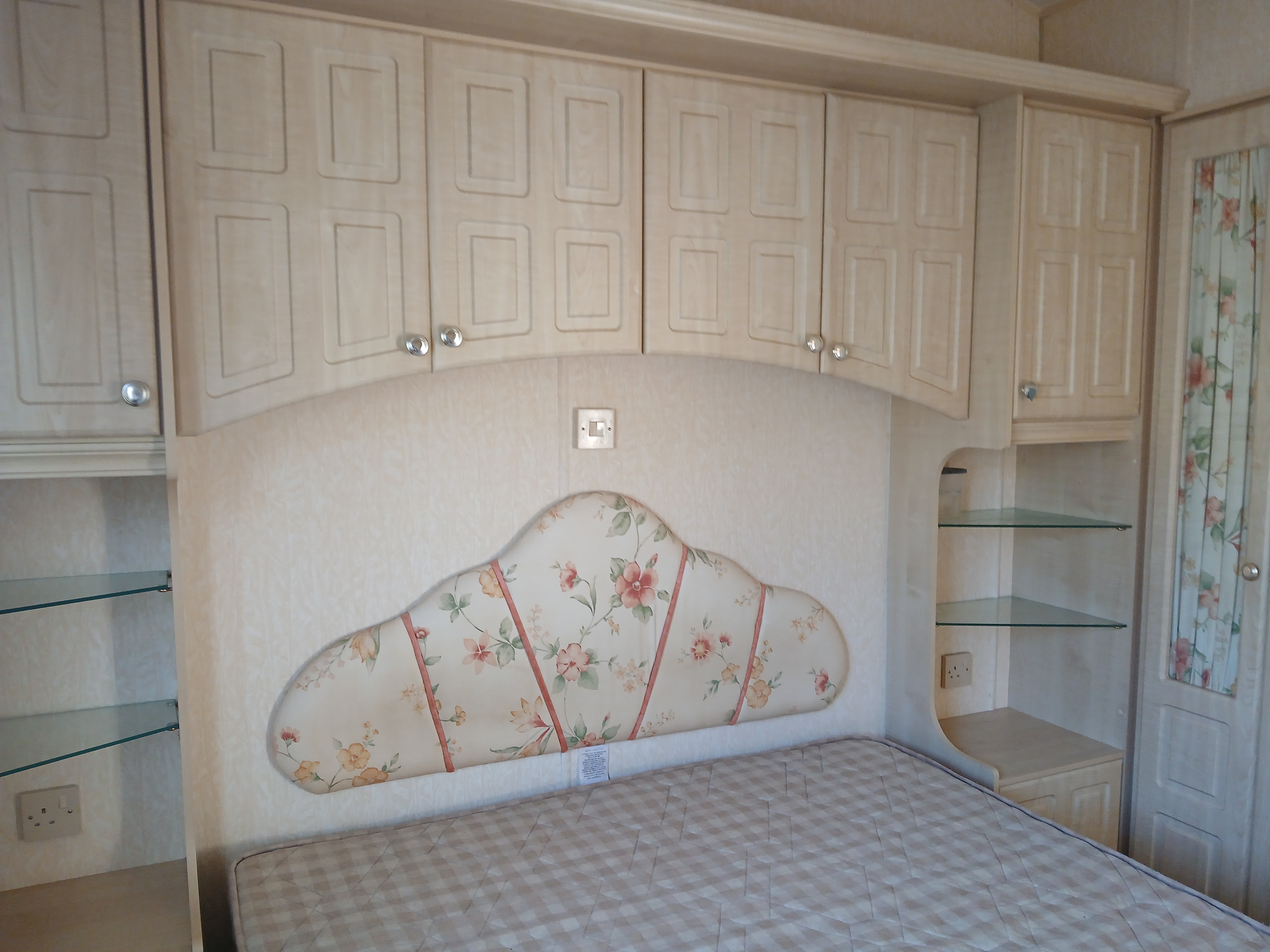 Pre-Owned Willerby Granada 2003 | Adderstone Park Large Image 4