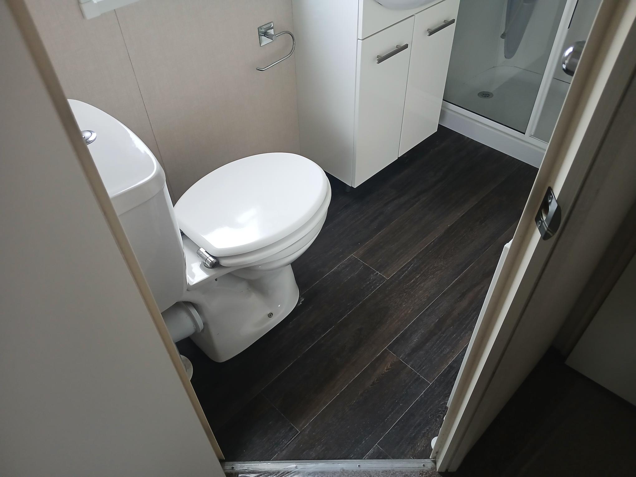 Pre-Owned 2013 Victory Gainford 36x12 | 2 Bed | Ideal Caravans Large Image 5