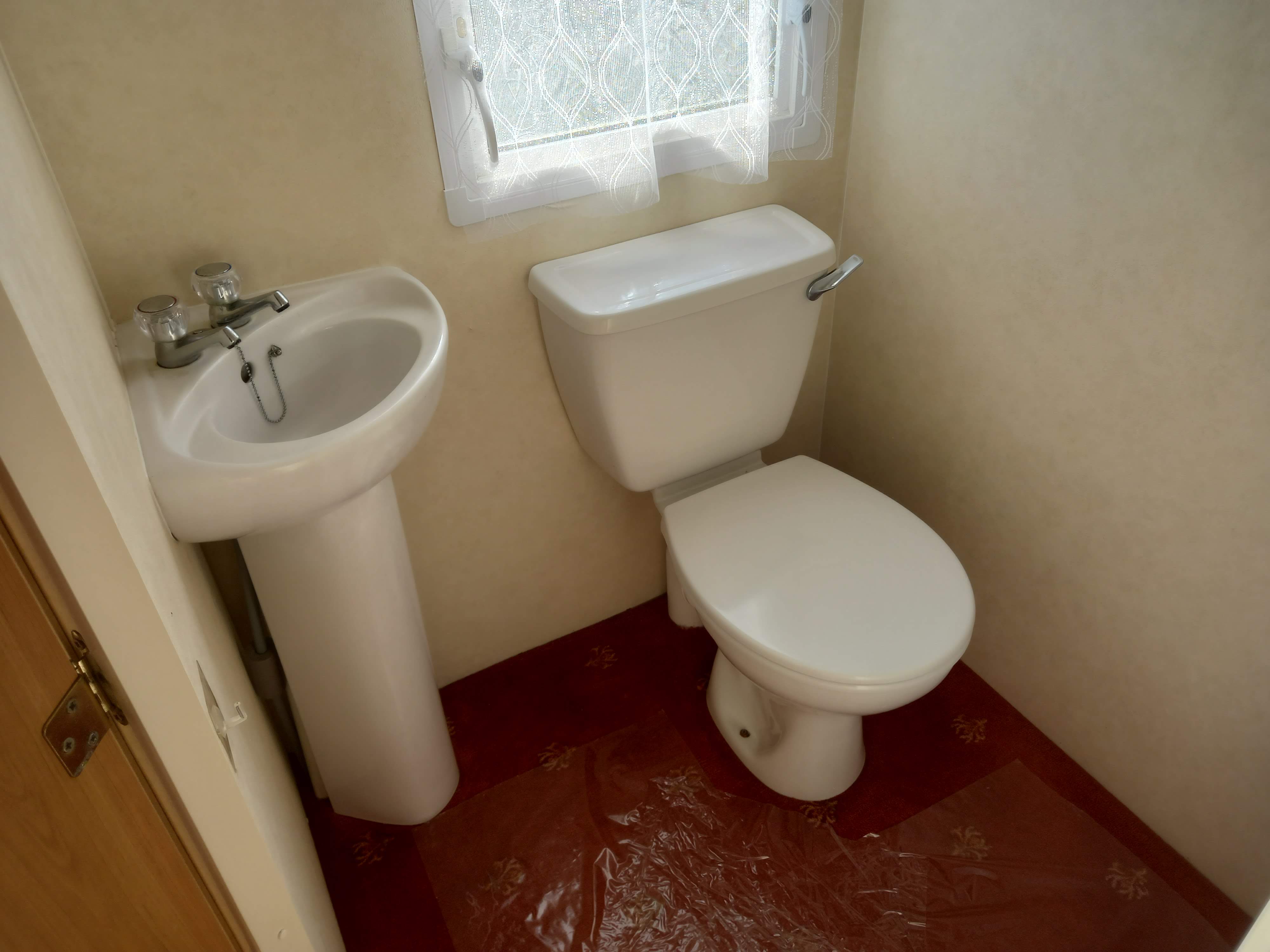 2004 Carnaby Freestyle 35x12 2 Bed | £9,995 | Ideal Caravans Large Image 1