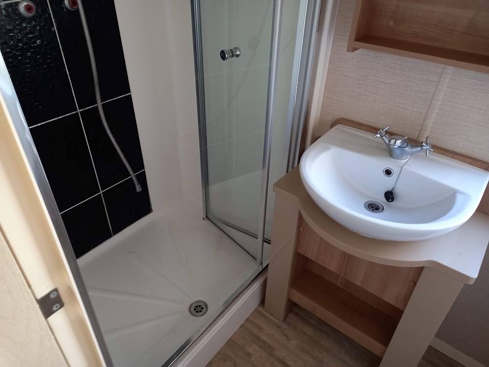 2011 Willerby Granada | Ideal Caravans Adderstone Image 3