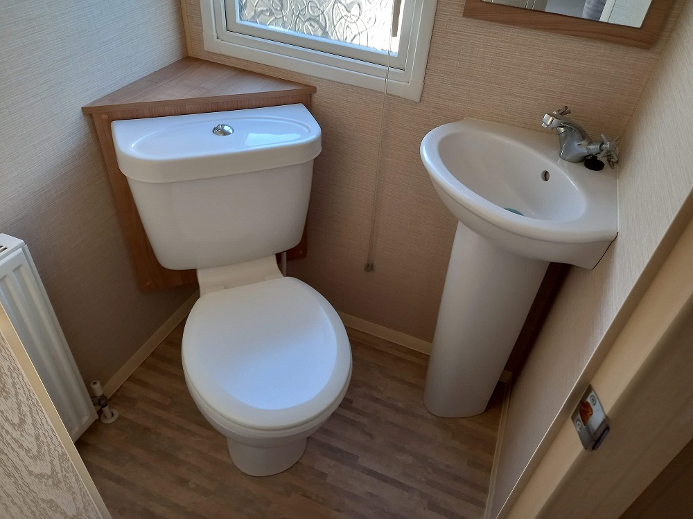 2011 Willerby Granada | Ideal Caravans Adderstone Image 5