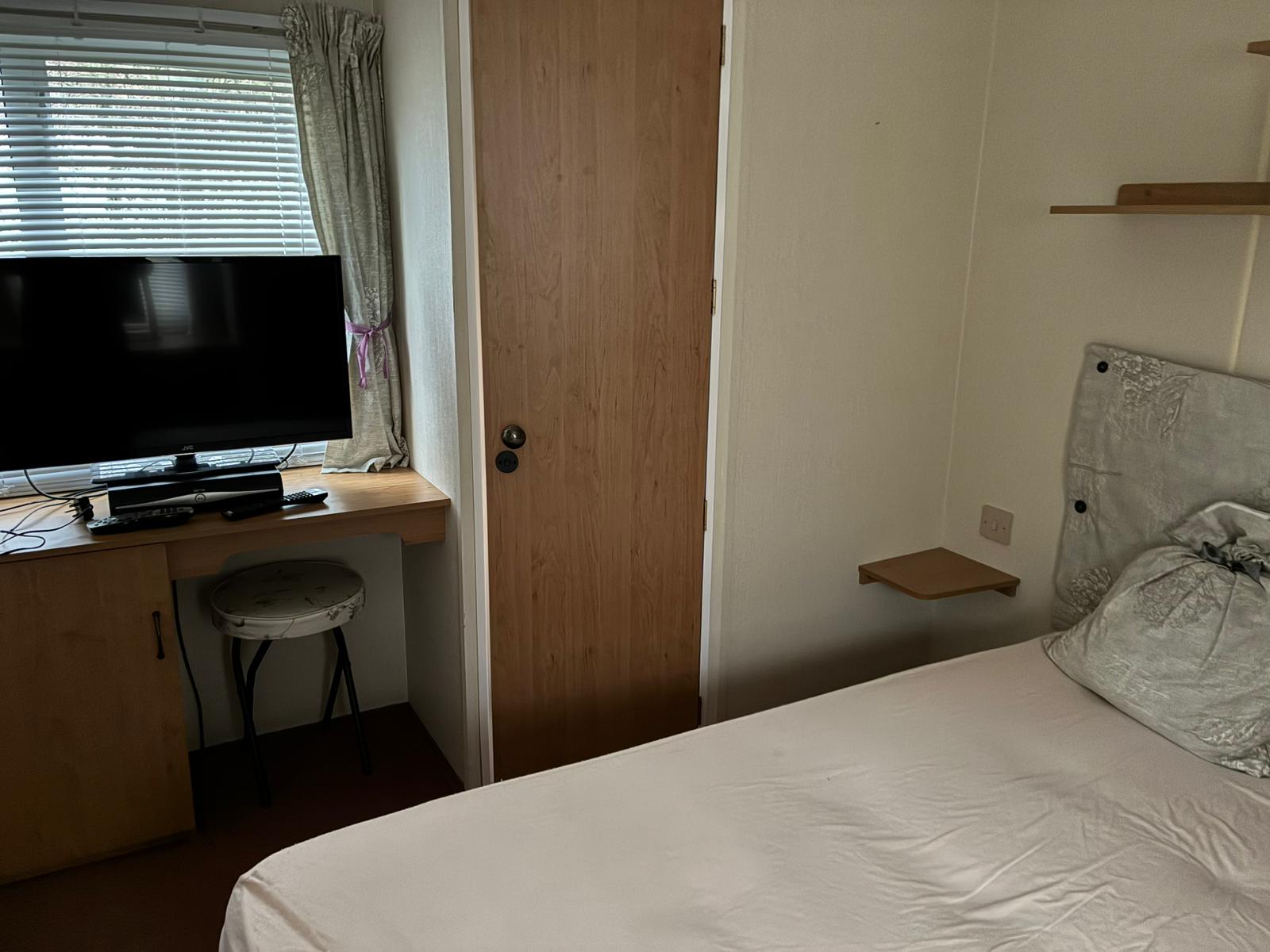 2005 Cosalt Riviera Las Palmas | 2 Bed Caravan at Seldom Seen Park Image 4